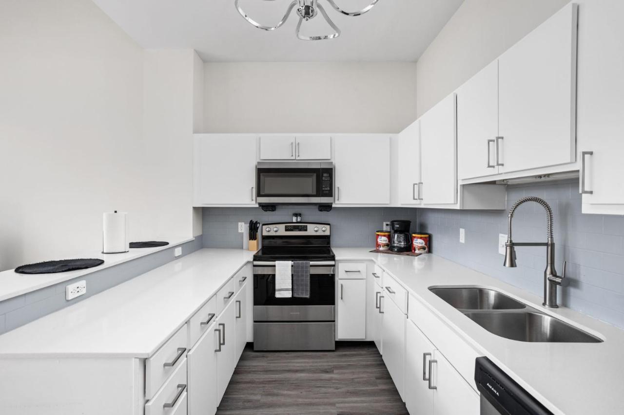 2Br 2Ba In The Block Apartment By Cozysuites Indianapolis Ngoại thất bức ảnh