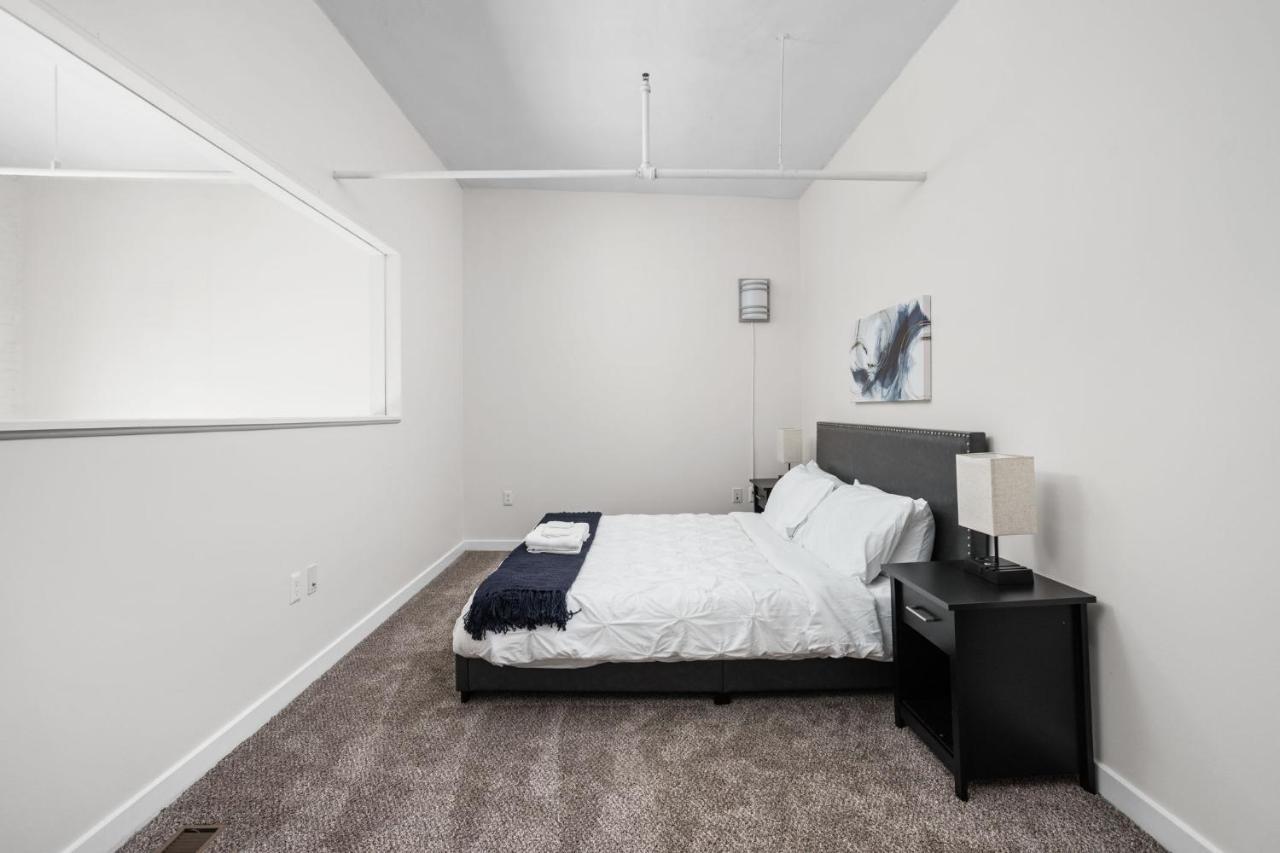 2Br 2Ba In The Block Apartment By Cozysuites Indianapolis Ngoại thất bức ảnh